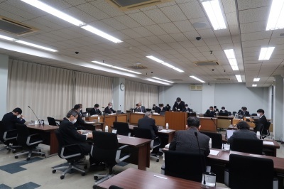 写真：総務産業建設常任委員会の様子