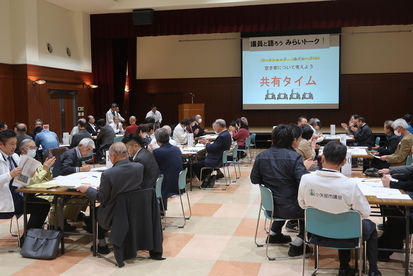 令和5年11月22日の議会報告会の様子