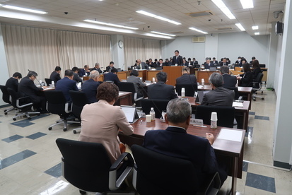 令和5年12月8日の全員協議会の様子