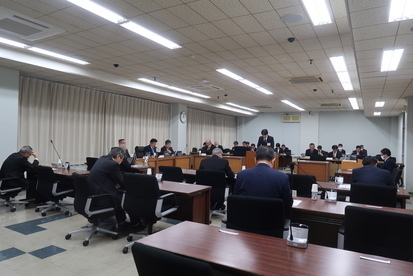 令和6年2月6日総務産業建設常任委員会の様子