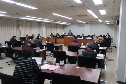 令和6年10月17日決算特別委員会の様子