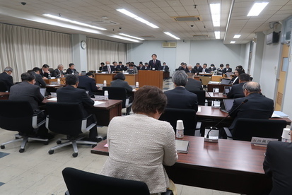 令和6年12月19日全員協議会の様子
