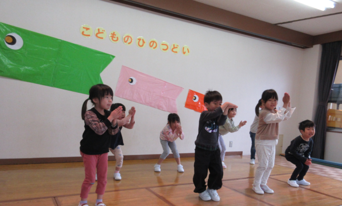 「たけのこ体操」ではくま組さんがお手本で踊ってくれました。