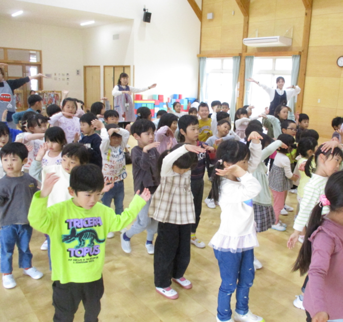 写真:たけのこ体操！それっ！