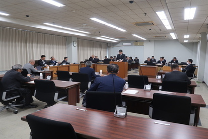 令和7年5月1日総務産業建設常任委員会の様子