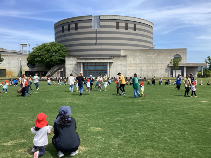 写真:みんなでフォークダンスをしたよ