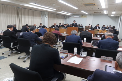令和7年5月23日全員協議会の様子