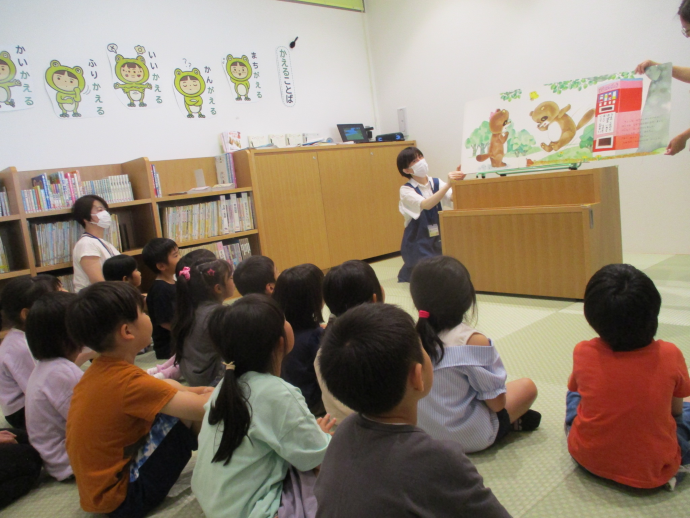 写真：図書館訪問