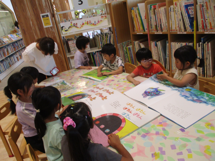写真：図書館訪問