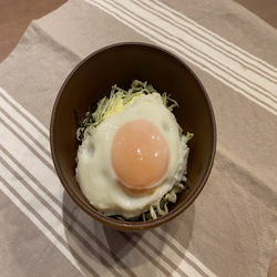 目玉焼きキャベツ丼