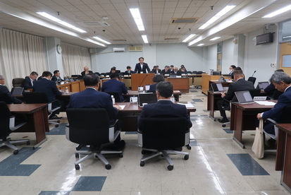 令和7年6月19日全員協議会の様子