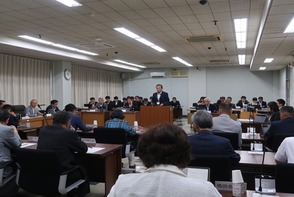 令和7年8月21日全員協議会の様子
