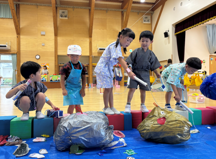 写真:魚釣りでたくさん釣れたよ