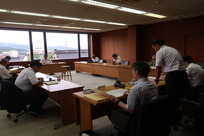 令和7年8月26日議会運営委員会の様子