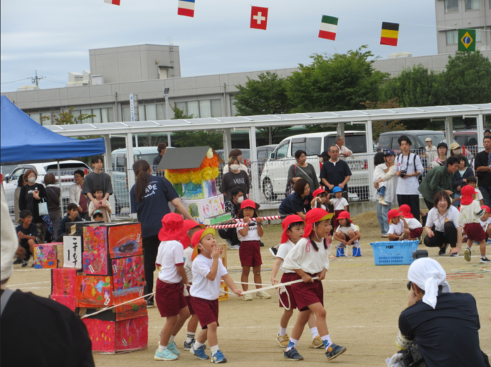 4歳児はお祭りを友達と楽しんだよ。