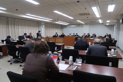 令和7年10月16日決算特別委員会の模様