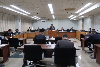 令和7年10月17日決算特別委員会の模様