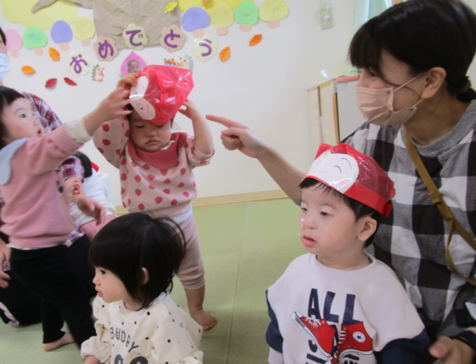 だるまさんの帽子、似合う？