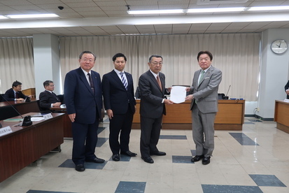 令和7年11月20日全員協議会の模様1