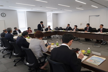 令和8年5月12日総務産業建設常任委員会行政視察①の模様